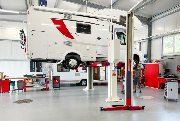 PAROZ AG-Caravan-Wohnmobil-Kastenwagen-Werkstatt-Frauenfeld