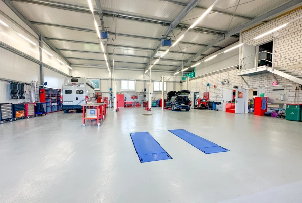PAROZ AG-Caravan-Wohnmobil-Kastenwagen-Auto-Werkstatt-Frauenfeld